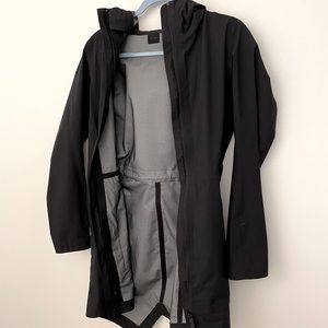 Lululemon EUC Rain Haven Waterproof Jacket size 4 black